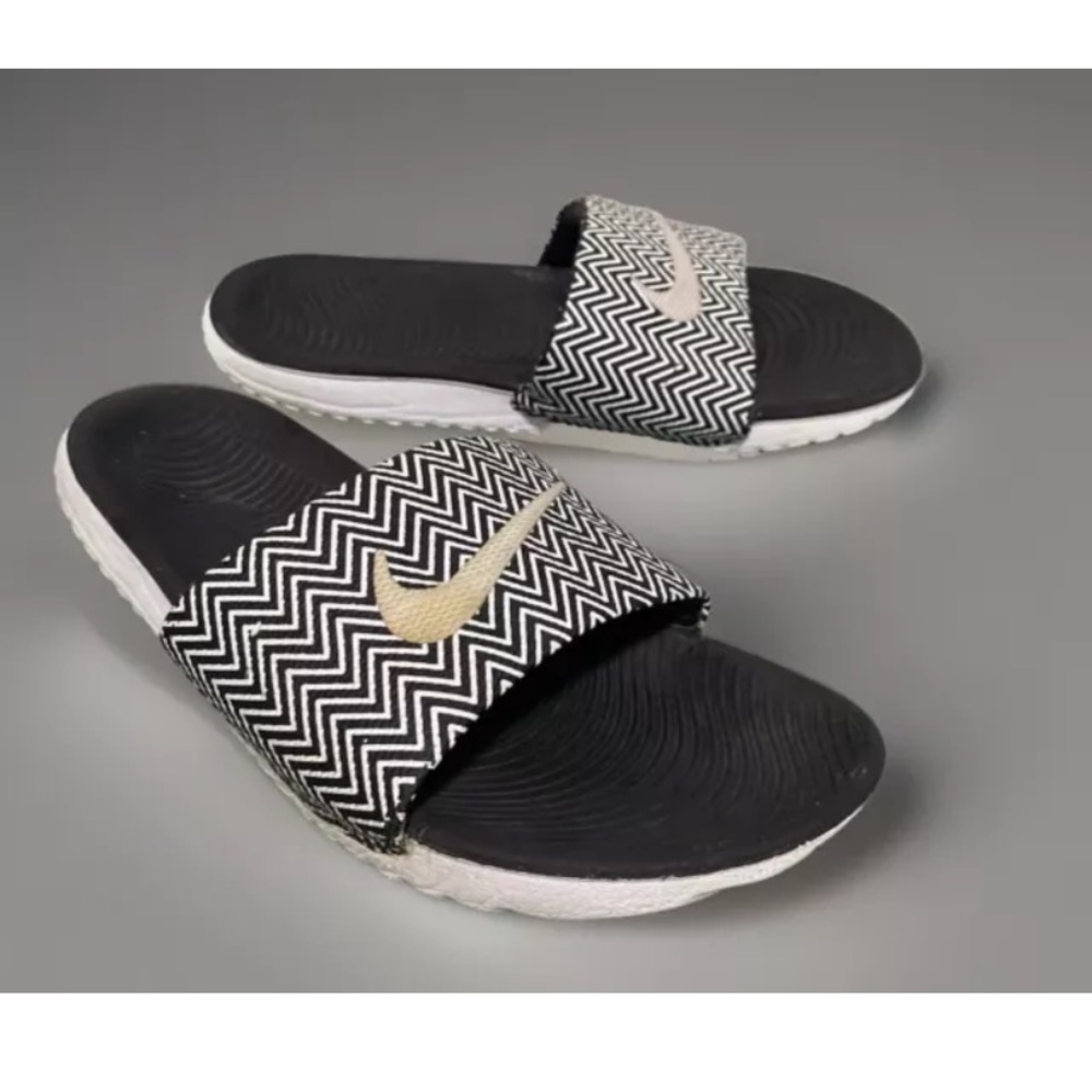 Nike Women’s Kawa Slides Sandals Size 8-8.5 Black & White Chevron Great Cond